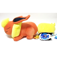 Officiële Pokemon center Knuffel Flareon slapend +/- 68cm (lang) 
